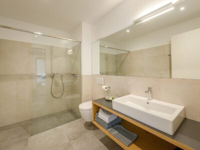 Badezimmer der Ferienwohnung VernatschPergl im Tholr Hof in Tramin-Suedtirol Badezimmer der Ferienwohnung VernatschPergl im Tholr Hof in Tramin-Suedtirol