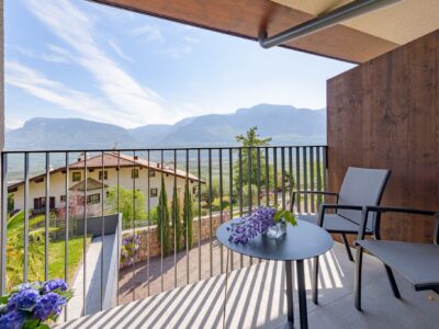Ueberdachter Balkon der Wohnung LagreinRot Ueberdachter Balkon der Wohnung LagreinRot