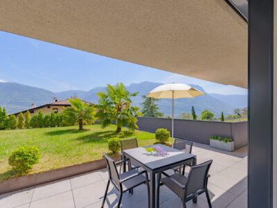 Terrasse und Ausblick der Wohnung Mediterran im Tholr Hof Terrasse und Ausblick der Wohnung Mediterran im Tholr Hof